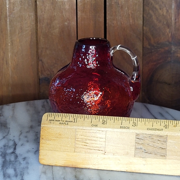 Elegant Red Glass Vase - Picture 10 of 16
